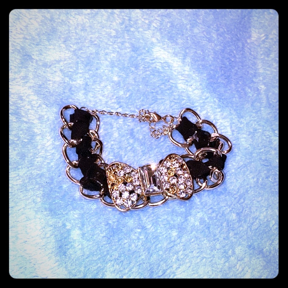 Gorgeous woman’s bracelet with Bow